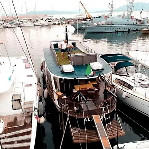  Bed and breakfast Boat & Breakfast Alicudi Italia